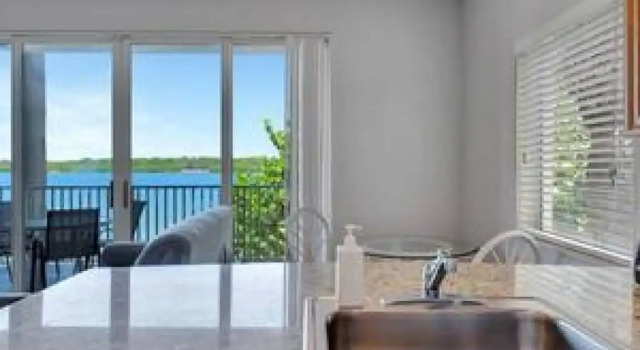 Апартаменты The Bayview a Quaint 1 1 Balcony on the bay