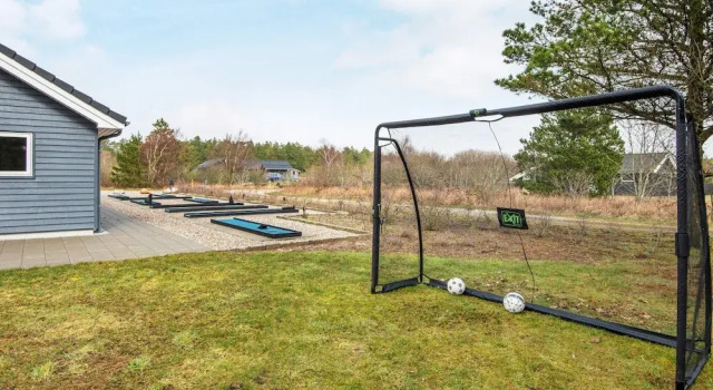 10 Person Holiday Home in Romo, Rezerwuj Hotel Hotele w Sønderjylland z parkingiem, Parking