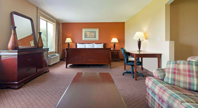 Двухместный люкс Days Inn by Wyndham Coliseum Montgomery AL