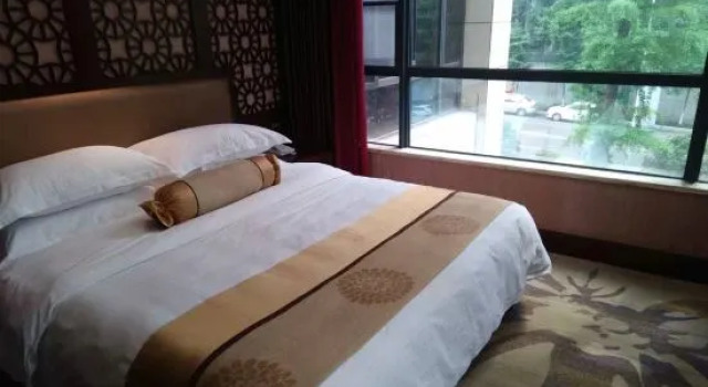 Полулюкс Luzhou Fengzeyuan Hotel