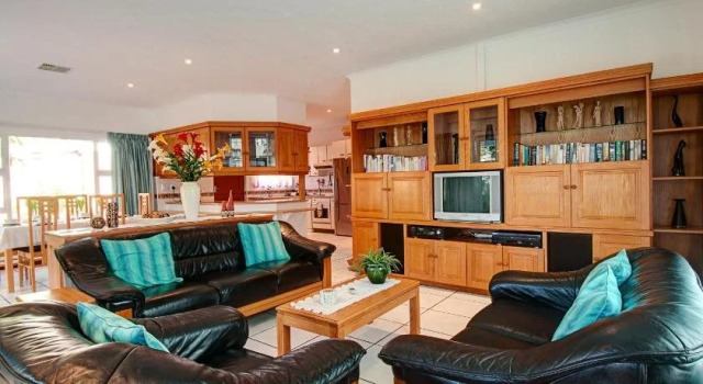 Amble Inn Guest House, Забронировать Гостевой дом Отели Шелли-Бич с парковкой, рядом с Торговый центр South Coast Mall, Парковка