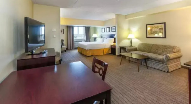 Двухместный люкс Holiday Inn Express and Suites Kincardine