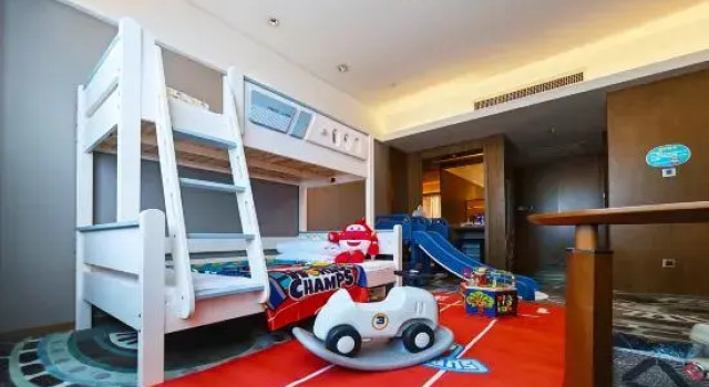 Семейный люкс с видом на улицу Maya Gleetour Hotel Wuhan