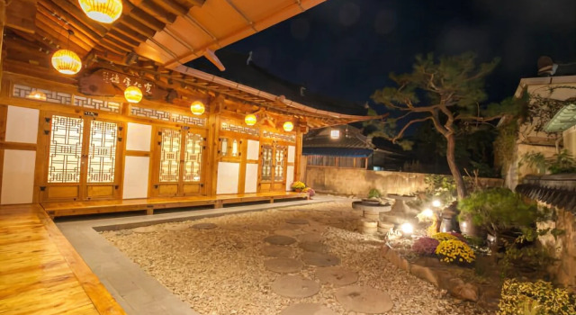 Jeonju Samrakcheon Pension, Забронировать Отель Чонджу Чолла-Пукто, рядом с Конфуцианская школа хянгё в Чонджу