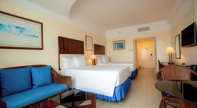 Четырёхместный номер Standard с видом на город Hotel Colon Salinas