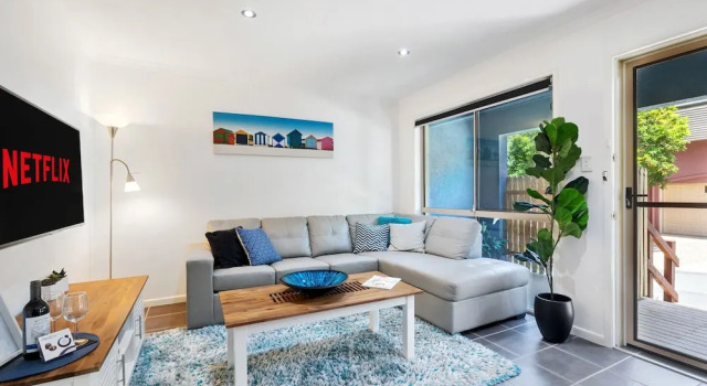 3BR Beach Escape, Забронировать Отель Бизнес-отели Солнечного побережья, 4* 5*