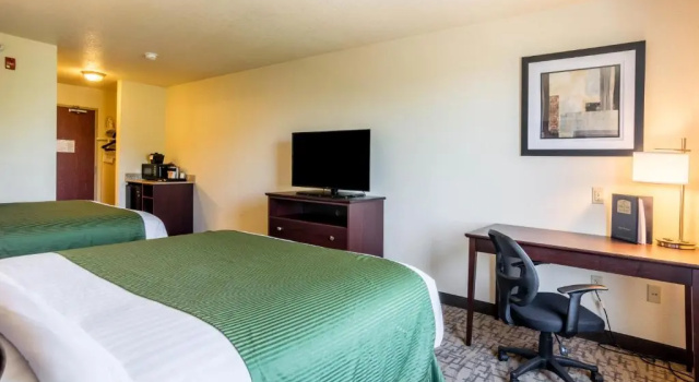 Четырёхместный номер Standard Cobblestone Hotel & Suites - Erie