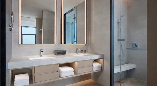 Номер Executive Courtyard by Marriott Qinhuangdao