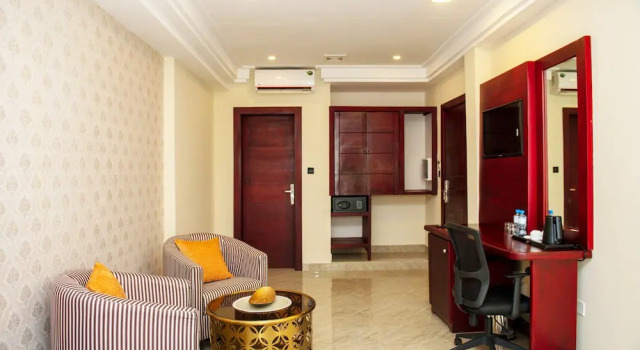 Полулюкс El Doria Hotel