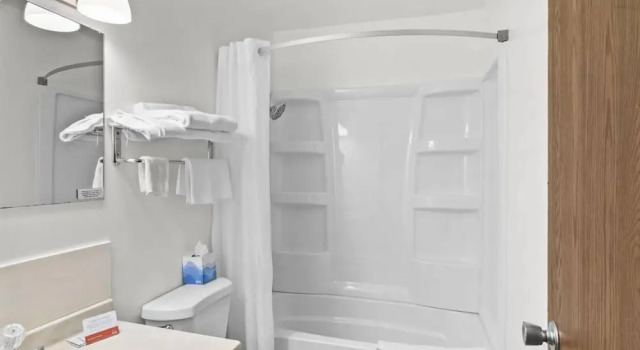 Четырёхместный номер Standard Econo Lodge Alliance