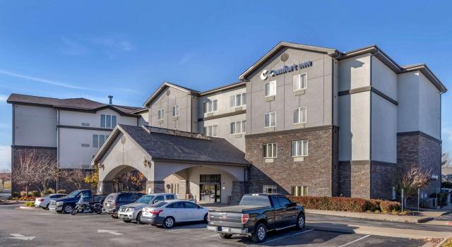 Simmons Suites, Varaa Hotelli Hotellit Ozark pysäköinnillä, Pysäköinti