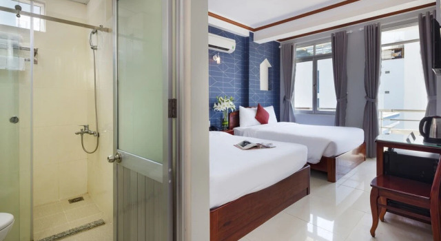 Четырёхместный номер Deluxe с балконом и с видом на город Oressund Hotel