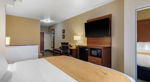 Люкс Comfort Suites Marshall