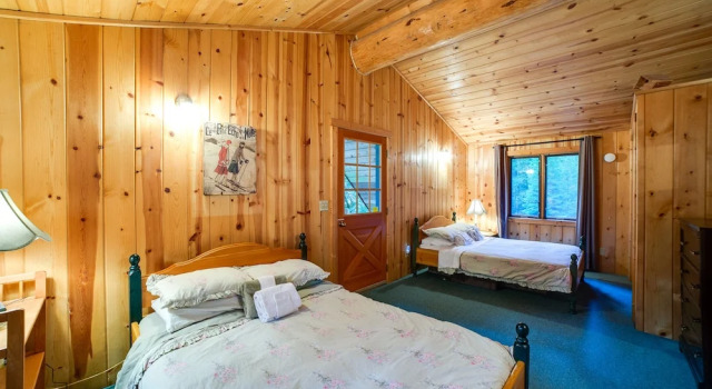 10SL - Real Log Cabin - WiFi - SLEEPS-8, Rezerwuj Dom wakacyjny Glacier Stany Zjednoczone