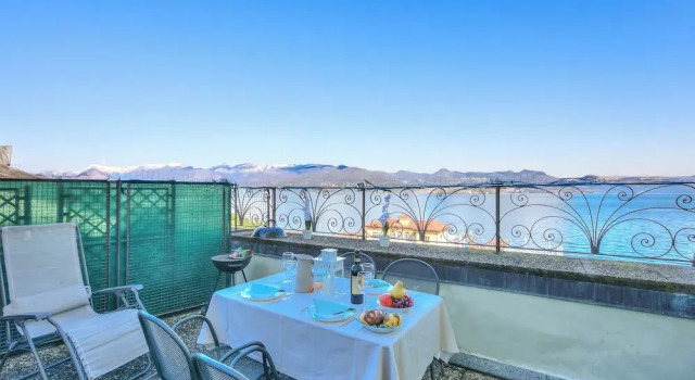 Семейный номер Standard Пентхаус с видом на озеро Rooftop On Stresa Lake View