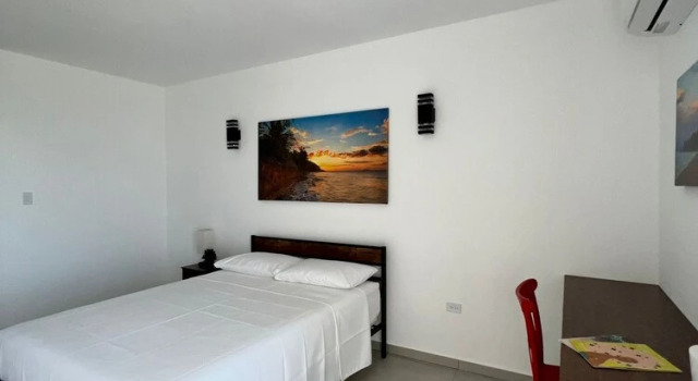Двухместный номер Classic с балконом Red Flamboyan Guesthouse and Restaurant