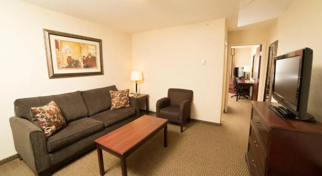 Двухместный люкс c 1 комнатой Holiday Inn & Suites Lloydminster by IHG