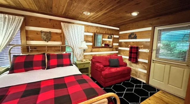 Mountainaire Inn and Log Cabins