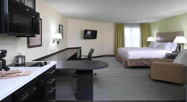 Люкс Candlewood Suites - Newark South - University Area by IHG