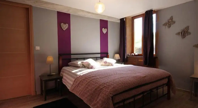 La Bergerie du bois joannin, Boek Hotel Iguerande 