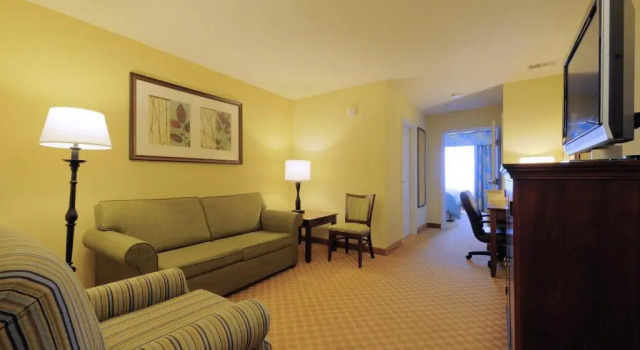 Четырёхместный номер Standard Spark By Hilton Orangeburg