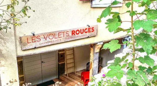 Les Volets Rouges, Забронировать Отель Отели Горного массива Юры с парковкой, Парковка