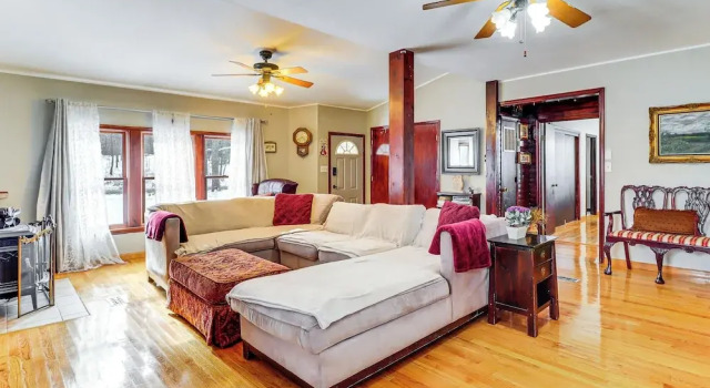 4 Mi to Camelback! Group-friendly Poconos Cabin, Book Feriehus Tannersville 