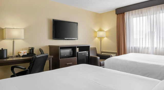 Четырёхместный номер Standard Quality Inn & Suites