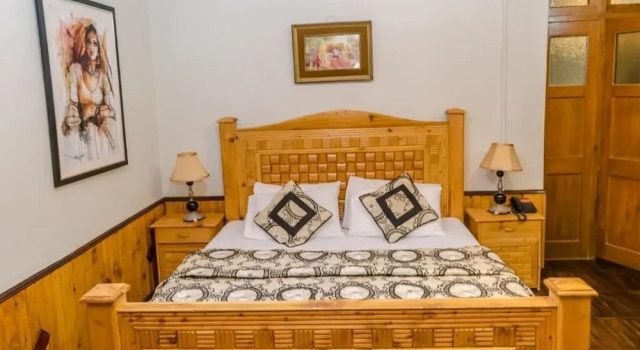 Pine Top Hotel Murree, Prenota Hotel Hotel economici a Murri