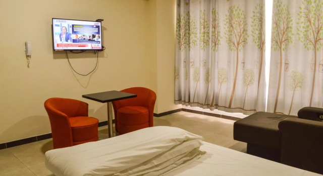 Hotel Colonial, Varaa Hotelli Hotellit Provincia de Lima pysäköinnillä, Pysäköinti