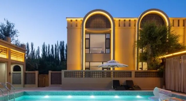 Fanjing・AURA | Desert Galaxy Pool, 360° Gilded Sunset Panoramic Stay (Shazhou Night Market), Book Hotel Jiuquan Gansu