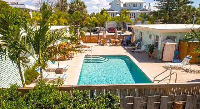 Люкс с балконом Haleys at Anna Maria Island Inn