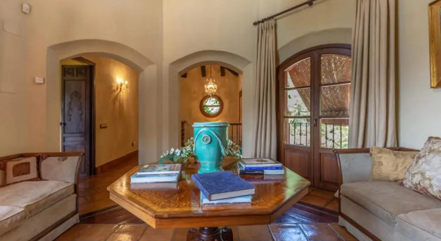 La Casa Roja, Забронировать Отель Отели Гаусин с парковкой, Парковка