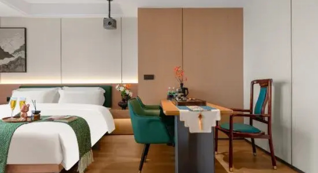 Люкс Luxury Dalang Taosha Hotel (Panzhou Donghu Park Heli Plaza)