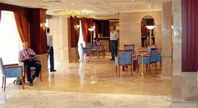 Кровать в общем номере Emilio Hotel