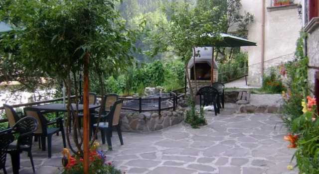 The Old House Guest House, Prenota Affittacamere Smilyan 