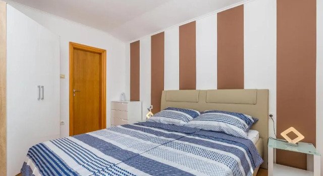 Apartments Jenny, Varaa Huoneisto Hotellit Kvarner Islands uima-altaalla, Uima-allas