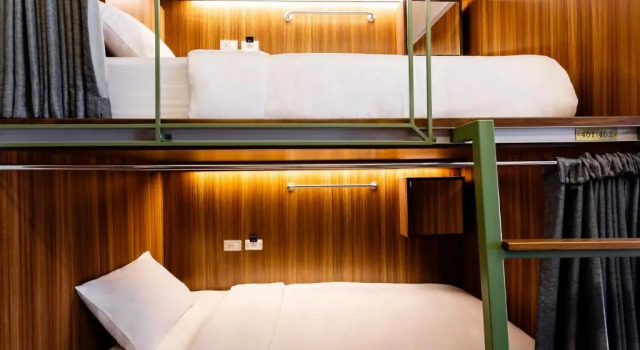 Кровать в общем номере Khunluang Hostel