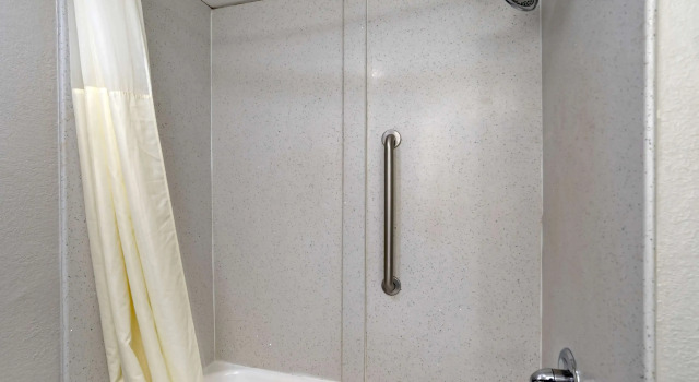 Четырёхместный номер Standard Best Western Canton Inn
