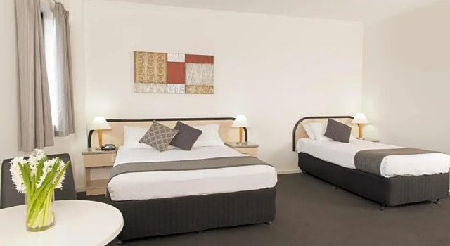 Номер Deluxe Adelaide Riviera Hotel