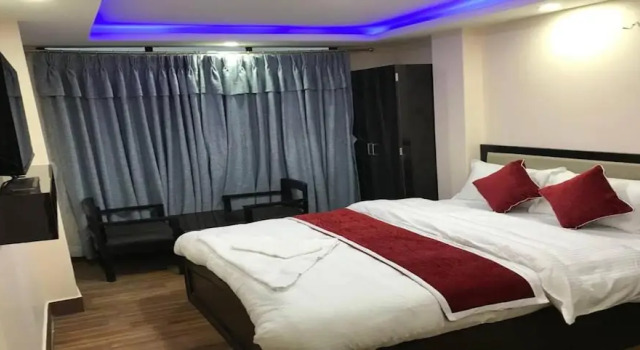 MeroStay  140 Hotel Paradise, Забронировать Отель Отели Балладью с парковкой, Парковка