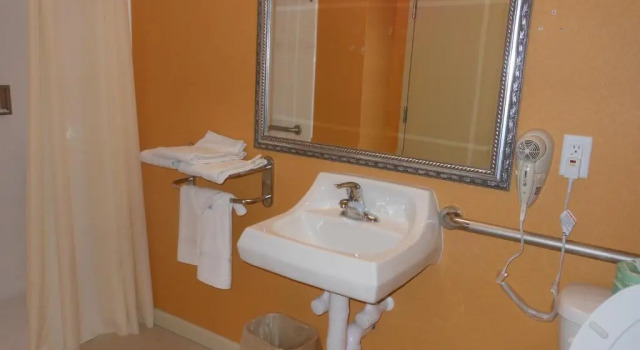 Номер Standard Rodeway Inn University