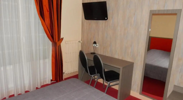 Двухместный номер Standard Logis Hôtel Saint-Hubert