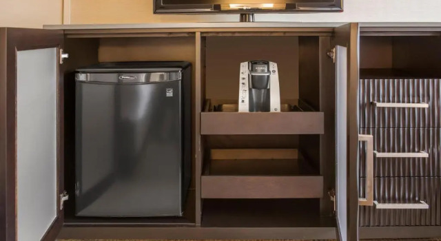 Четырёхместный номер Executive Holiday Inn Denver Lakewood by IHG