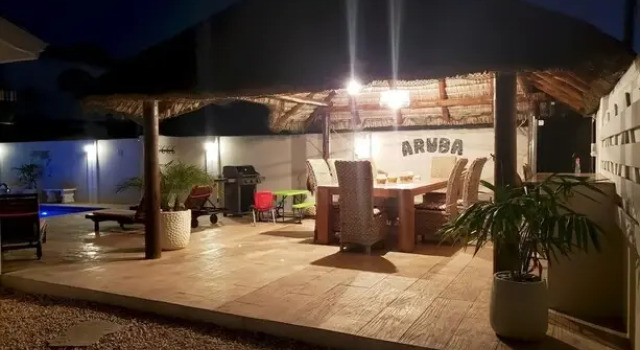 NEW! Villa de Leon, suitable for 14 persons. 5 bedrooms, 5 bathrooms, Reserva ahora Villa Cabañas en Palm-Eagle Beach, Cabaña