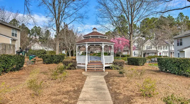 Апартаменты Chic Charlotte Townhome w/ Community Pool