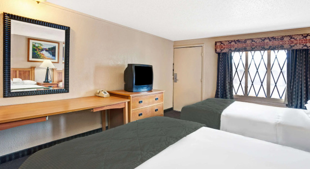 Knights Inn - Madison Heights