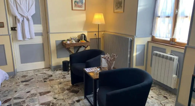 No.15 chambre dhote, Varaa Hotelli Charroux Allier