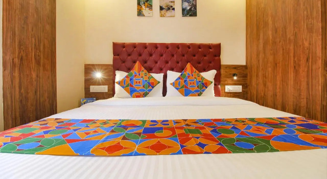Itsy Hotels Elegant, Забронировать Отель Мумбай Mumbai Region, рядом с Набережная Марин-драйв