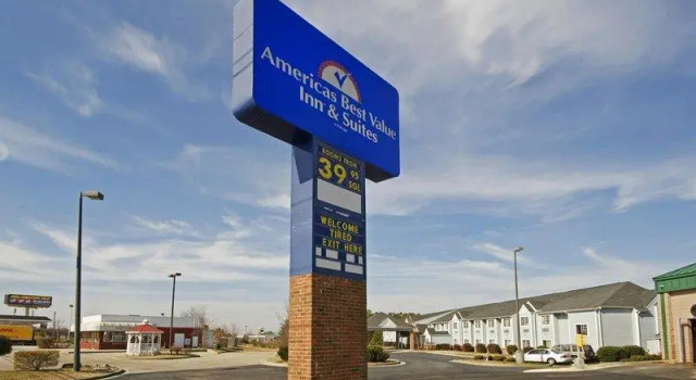 Кровать в общем номере Americas Best Value Inn & Suites-McDonough